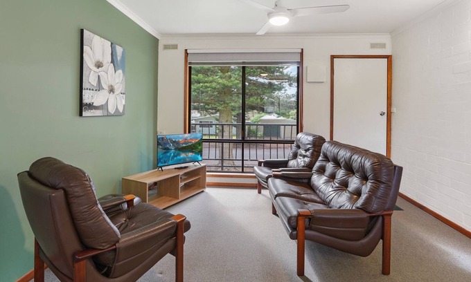 Port Fairy House | Perfect for your beach holiday, you are only a stone's throw to the Port Fairy East Beach