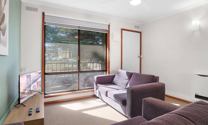 Port Fairy House | Perfect for your beach holiday, you are only a stone's throw to the Port Fairy East Beach