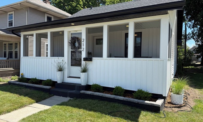 Northeast South Bend House | Perfect GameDay House just 1.8 miles from Notre Dame