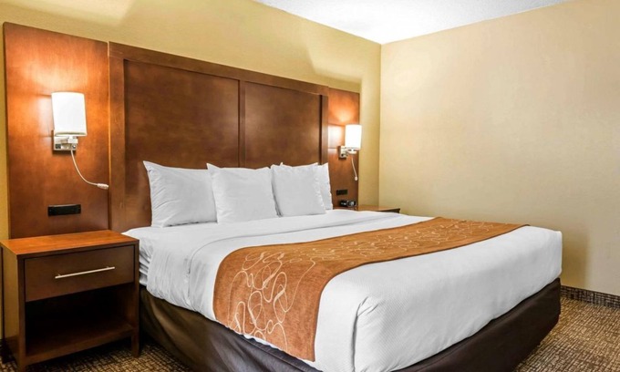 Southside Hotel | Perfect Getaway! 1 Cozy Unit, Pool, Breakfast, Parking, Close to Attractions.
