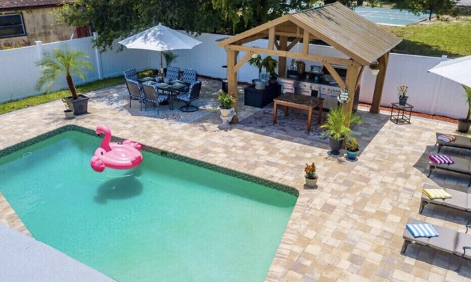 Villas House | PERFECT GETAWAY FOR FAMILY REUNIONS , WEDDINGS, ESPORTS TEAMS! HEATED POOL!