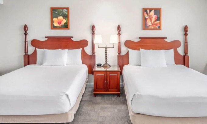 Kahului Hotel | Perfect Hawaii Destination! 3 Breathtaking Ocean Front Units, Pool