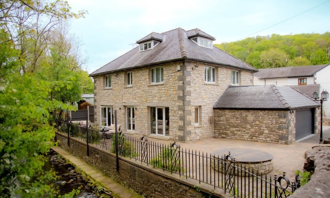 Kendal House | Perfect holiday retreat for family and friends.
