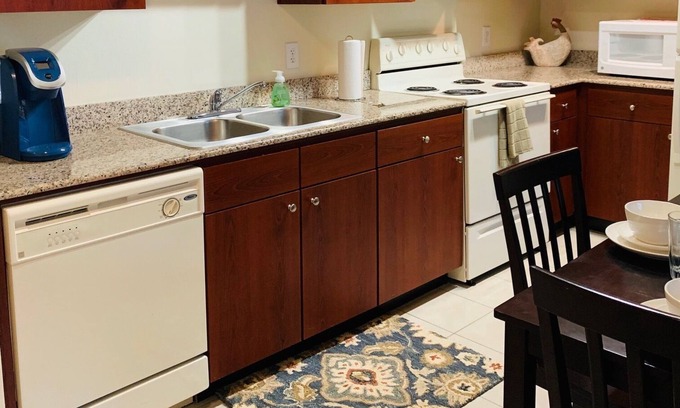 Jersey Village Apartment | Perfect home for business persons temporarily working in Houston area.