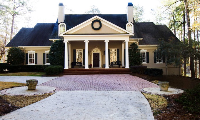 Lake Oconee House | Perfect Home in Reynolds, for Corporate Masters Golf Trips. Great mancave!