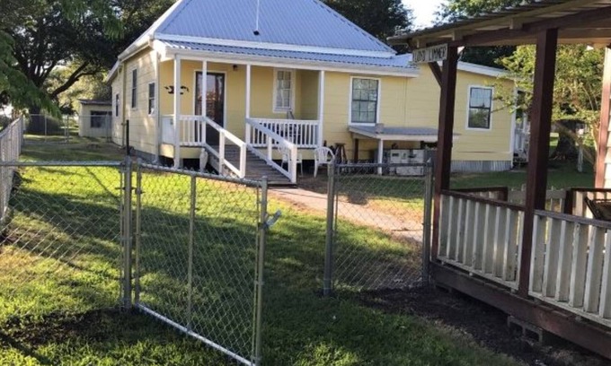 Burton House | Perfect home in the country