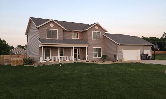 Granger House | Perfect House for GameDay! (Heated In-Ground POOL!)