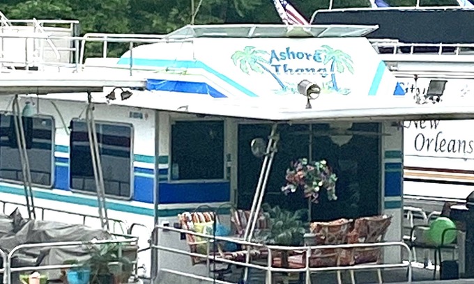 Prestonsburg Boat Rental | Perfect Lake Getaway!!