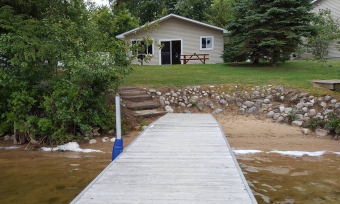 Interlochen Cabin | Perfect Lakefront Family Cabin, 2 Kayaks Included!