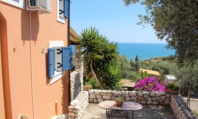 Aloizianika House | Perfect located: calm and idyllic above the sea - holiday house Lakonia, Pelopon