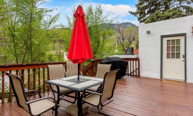 Manitou Springs Historic District Cottage | Perfect location, close to the Incline and everything that Manitou has to offer.