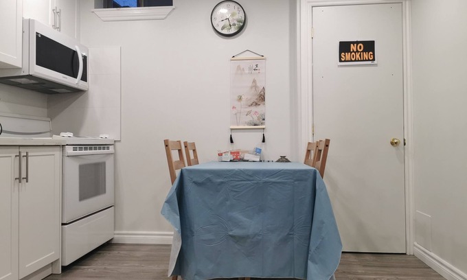 Hurontario Apartment | Perfect location comfort private house lower level 2 bedroom