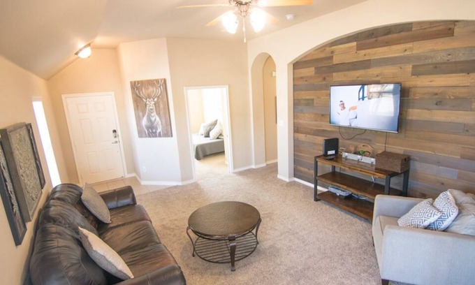 Bedford House | Perfect Location for Travel/Sporting events/ DFW