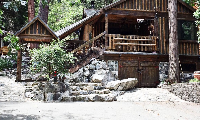 Forest Falls Cabin | Perfect Location! Hiker's and Dogs (2) Paradise.! Walk to Trails!
