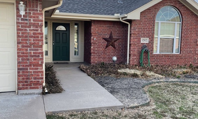 Abilene House | Perfect Location to anything in Abilene. Only 10-15 minutes away!