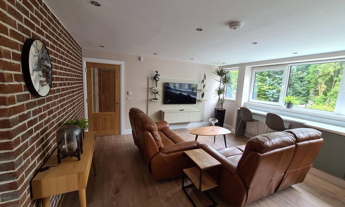 Cork City Centre Apartment | 💚Perfect Luxury 2 bedroom, 3 bathroom apartment. 5 star reviews, laundry.