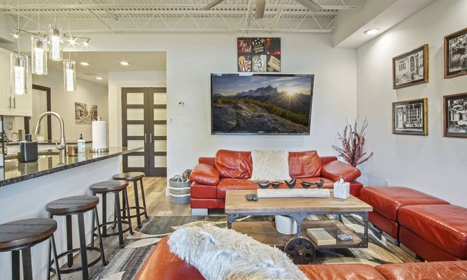 Midtown Condo | Perfect Luxury Condo in Midtown! Great Amenities!