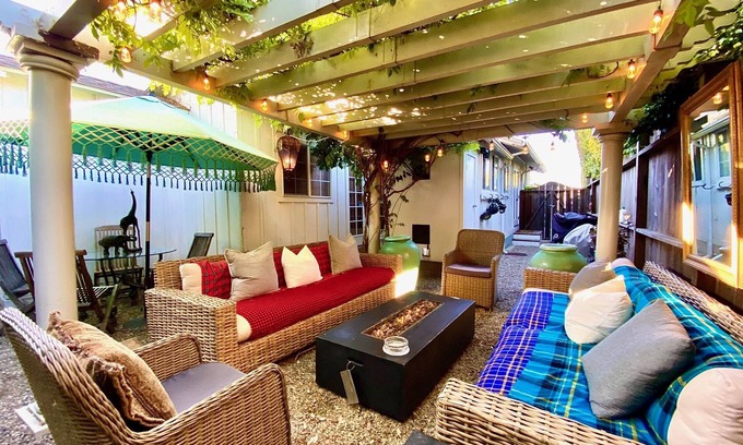 Lower State House | Perfect luxury getaway two blocks from Oldtown State Street!