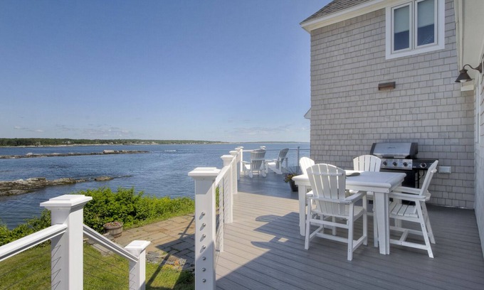 Pond Cove Cottage | Perfect Maine Cottage with spectacular ocean and lighthouse views