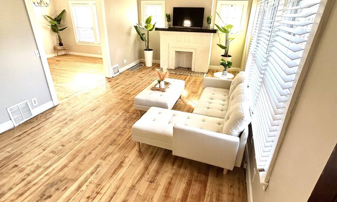 East Cleveland Apartment | Perfect Mid Term Stay near Univ Circle, Hospitals, Progressive & Brown stadium