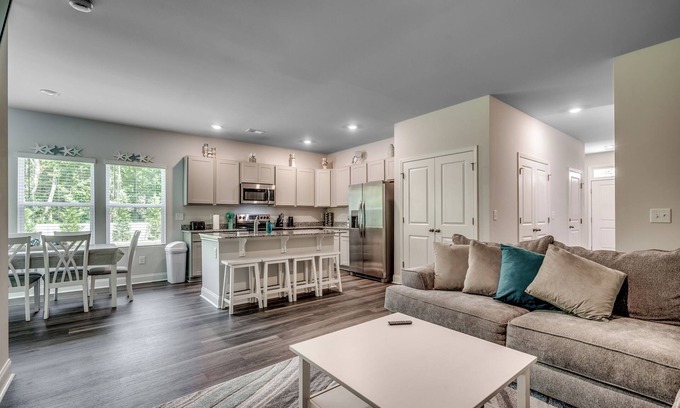 Little River House | Perfect NEW Construction Mid-Term Stay End Unit TH w/Garage In NMB