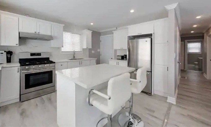 Dundalk House | 🌼Perfect New Large 4 bedroom Home with free parking 🌺