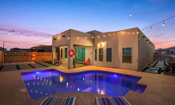 Biggs Field House | !PERFECT! New Luxurious Modern Home w/Private outdoor Pool !