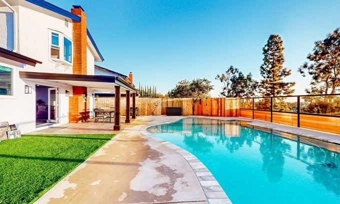 Del Cerro House | Perfect oasis with saltwater pool, games, firepit, massage chair - dog-friendly