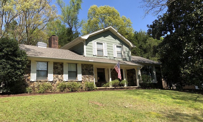 Oxford House | Perfect Ole Miss Game Day Getaway - 6BR/3.5BA Home with Pool