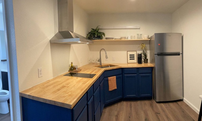 Yuma House | Perfect one bedroom one bath Casita in Central Yuma, has everything you need.