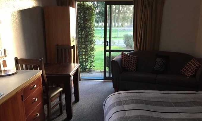 Pukemoremore Other | Perfect pieceful stay close to town