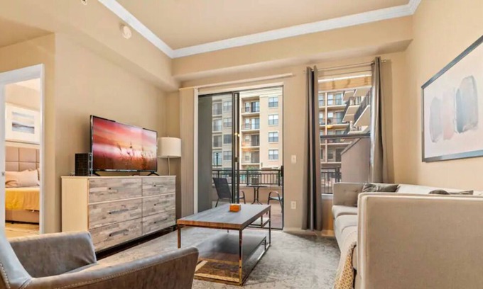 Uptown Apartment | Perfect Place In The City! Leads Out To Pool