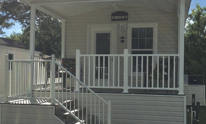 Venice House | Perfect place to call a Timeout! 3 beaches within 15 minutes! With a pool!