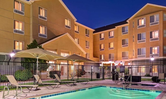 Albuquerque House | Perfect Place to Unwind! Free Breakfast, Full Kitchen, Pets Allowed!