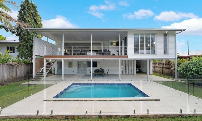 Edge Hill House | Perfect Pool House Idyllic Tropical Retreat
