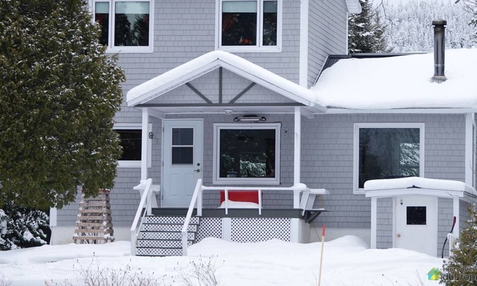 St-Aubert Ski Chalet | Perfect private family cottage. By the lake.