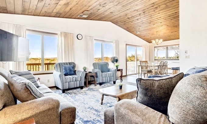Atascadero House | Perfect Private Lakeside Getaway in Atascadero!