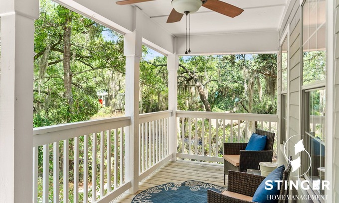 Port Royal House | Perfect Retreat - 10 mins to Parris Island + Walk to Coffee Shops & Restaurants