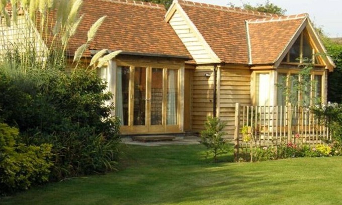 Chichester Cottage | Perfect retreat for a relaxing break close to Goodwood, South Downs & Chichester