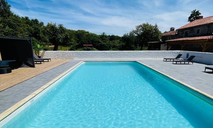 La Chapelle-Pouilloux Cottage | Perfect spacious country retreat with large pool and activity barn