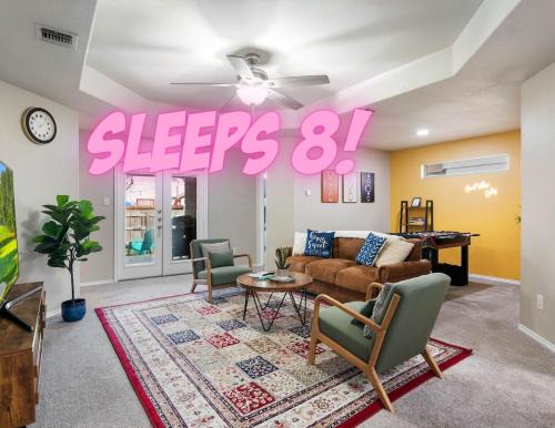 Southside House | Perfect SA Getaway! Near Lackland SeaWorld Alamo Riverwalk