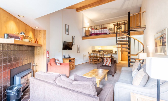 Copper Mountain Condo | Perfect Ski-in/out condo Center Village, Free Parking, WiFi, Amazing views
