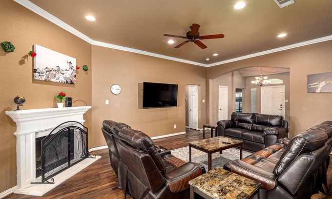 Forney House | Perfect Stay in Ranch-like House with Huge Backyard!