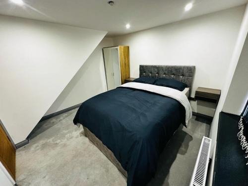 Broadheath House | Perfect stay near Manchester Airport
