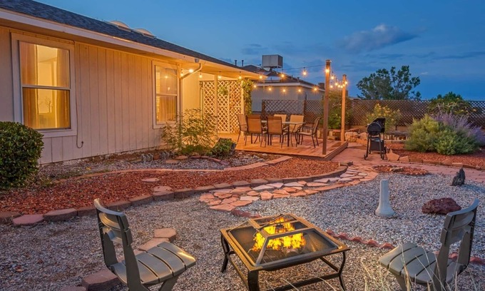 Ranchito House | "Perfect Stays for Balloon Fiesta" Mountain Views Await!