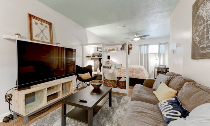 Hyde Park Condo | Perfect Studio Stay Near Downtown AUSTIN and UT
