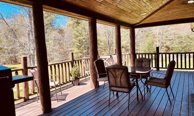 Greenfield Park Cabin | Perfect Summer/Fall Getaway with Amazing Fireplace for Gathering/Relaxation.