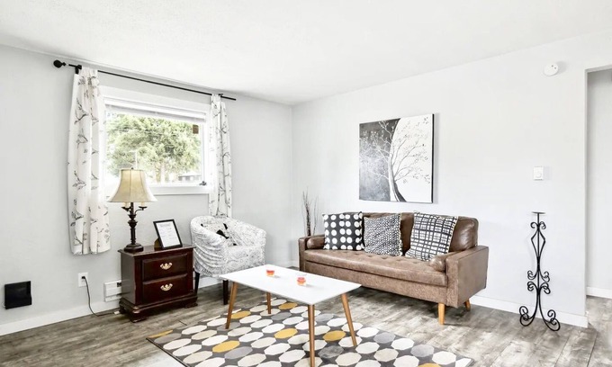 Lakewood Apartment | Perfect Tacoma Guest Retreat Near Lake & Downtown!