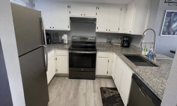 North Mountain House | Perfect townhome with AC in sunny Phoenix