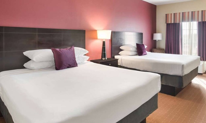 Saint Landry Hotel | Perfect Vacation Choice in Bunkie! With Outdoor Pool, Free Breakfast!